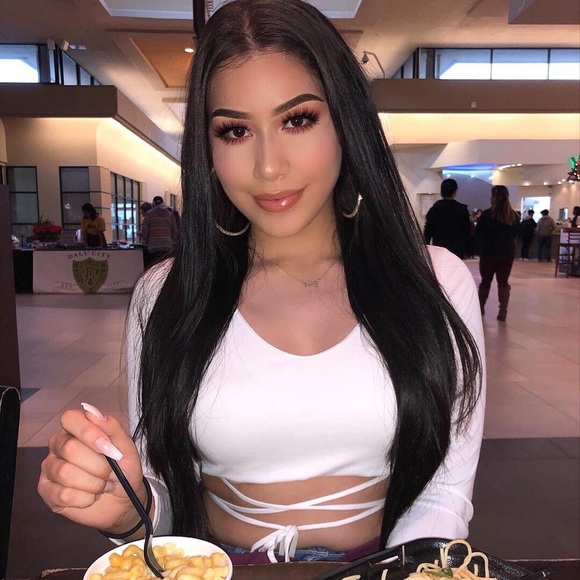 laura’s boutique Tops - Long sleeve crop top